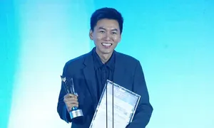 Khoai Lang Thang xúc động khi nhận cú đúp Vietnam iContent Awards 2024