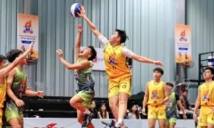 THPT Phan Huy Chú và Việt Đức mang đến nhiều pha bóng hấp dẫn